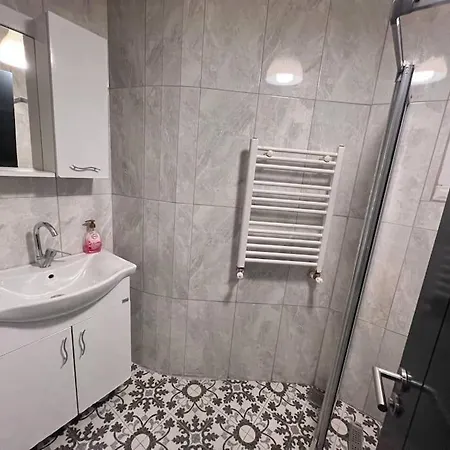 Lovely 2 Bedroom In Osmanbey Estambul